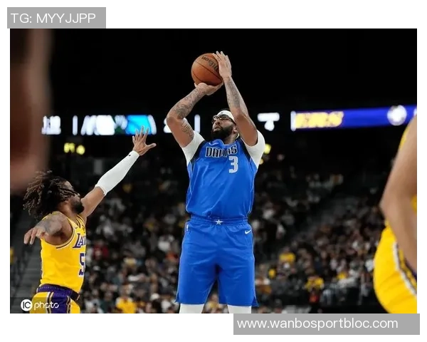 浓眉调侃弗拉格未能三双抢板成功展现团队默契与竞争精神